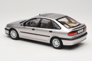 Renault Laguna V6 3.0 Baccara Opal Grey Otto 1:18 OT1185 Resina - imagen 5 de 6