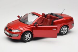 Renault Megane Mk1 CC Rojo Solido 1:18 8152 Metal - imagen 2 de 8