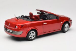 Renault Megane Mk1 CC Rojo Solido 1:18 8152 Metal - imagen 3 de 8