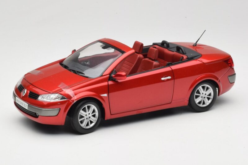 Renault Megane Mk1 CC Rojo Solido 1:18 8152 Metal