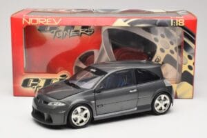 Renault Megane Mk2 RS Vampire Grey Norev 1:18 185101 Metal - imagen 8 de 8