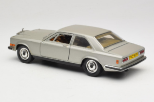 Rolls-Royce Camargue Plateado Diamond Edition Bburago 1:18 3001-M3 Metal - imagen 7 de 8