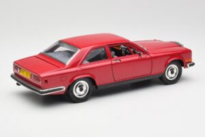 Rolls-Royce Camargue Rojo Bburago 1:22 3001 Metal - imagen 3 de 8