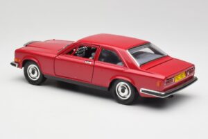 Rolls-Royce Camargue Rojo Bburago 1:22 3001 Metal - imagen 7 de 8