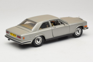 Rolls-Royce Camargue Plata Bburago 1:18 3001-M2 Metal - imagen 3 de 8