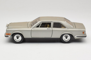 Rolls-Royce Camargue Plata Bburago 1:18 3001-M2 Metal - imagen 4 de 8