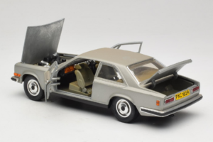 Rolls-Royce Camargue Plata Bburago 1:18 3001-M2 Metal - imagen 5 de 8