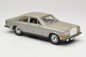 Rolls-Royce Camargue Plata Bburago 1:18 3001-M2 Metal - imagen 6 de 8