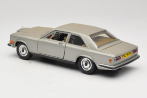 Rolls-Royce Camargue Plata Bburago 1:18 3001-M2 Metal - imagen 7 de 8