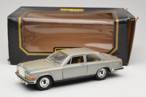 Rolls-Royce Camargue Plata Bburago 1:18 3001-M2 Metal - imagen 8 de 8