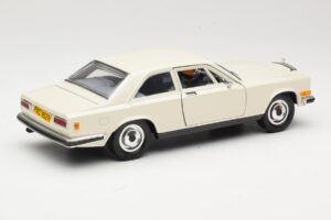 Rolls-Royce Camargue Blanco Bburago 1:22 3001-M1 Metal - imagen 2 de 8
