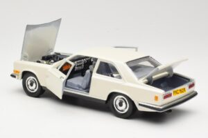 Rolls-Royce Camargue Blanco Bburago 1:22 3001-M1 Metal - imagen 5 de 8