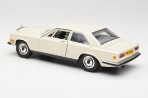 Rolls-Royce Camargue Blanco Bburago 1:22 3001-M1 Metal - imagen 7 de 8
