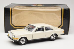 Rolls-Royce Camargue Blanco Bburago 1:22 3001-M1 Metal - imagen 8 de 8