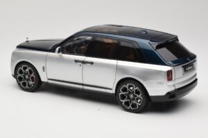 Rolls-Royce Cullinan Azul & Plata Bicolor OEM 1:18 028-16B Metal - imagen 7 de 8