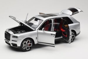 Rolls-Royce Cullinan Plata Con Shadow Wheels OEM 1:18 028-16A Metal - imagen 2 de 8