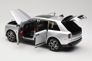 Rolls-Royce Cullinan Plata Con Shadow Wheels OEM 1:18 028-16A Metal - imagen 5 de 8