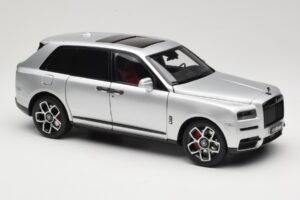 Rolls-Royce Cullinan Plata Con Shadow Wheels OEM 1:18 028-16A Metal - imagen 6 de 8