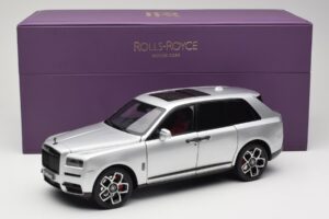 Rolls-Royce Cullinan Plata Con Shadow Wheels OEM 1:18 028-16A Metal - imagen 8 de 8