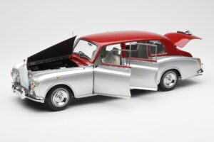 Rolls-Royce Phantom VI Plata Rojo Kyosho 1:18 08905SR Metal - imagen 2 de 8