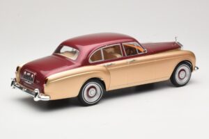 Rolls-Royce Silver Cloud III Flying Spur H.J. Mulliner Rojo & Oro MCG 1:18 MCG18132 Metal - imagen 2 de 6