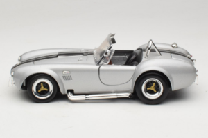 Shelby Cobra 427S/C Plata Con Franjas Negras Road Signature 1:18 92058 Metal - imagen 4 de 8