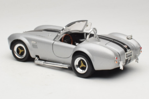 Shelby Cobra 427S/C Plata Con Franjas Negras Road Signature 1:18 92058 Metal - imagen 7 de 8
