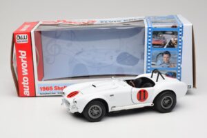 Shelby Cobra 427 S/C Blanco Auto World 1:18 AWSS104 Metal - imagen 8 de 8