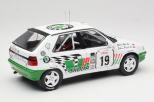 Skoda Felicia Kit Car #19 P. Sibera / P. Gross Tour de Corse 1995 IXO 1:18 18RMC149B Metal - imagen 2 de 6