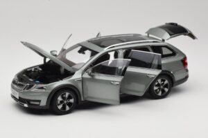 Skoda Octavia Mk4 Combi Verde Paudi Model 1:18 ZMR000005GRU Metal - imagen 2 de 8