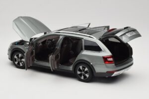 Skoda Octavia Mk4 Combi Verde Paudi Model 1:18 ZMR000005GRU Metal - imagen 5 de 8