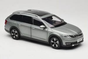 Skoda Octavia Mk4 Combi Verde Paudi Model 1:18 ZMR000005GRU Metal - imagen 6 de 8
