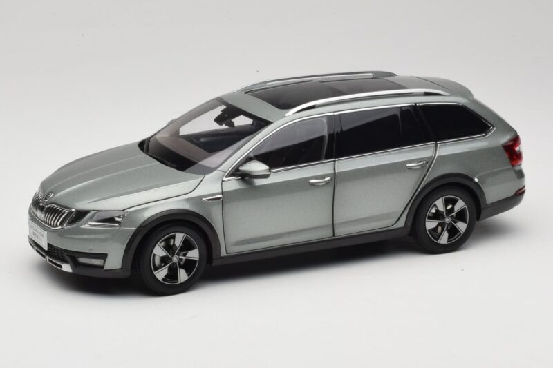 Skoda Octavia Mk4 Combi Verde Paudi Model 1:18 ZMR000005GRU Metal