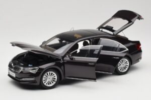 Skoda Superb Mk3 Negro Paudi Model 1:18 ZSS000006BLA Metal - imagen 2 de 8