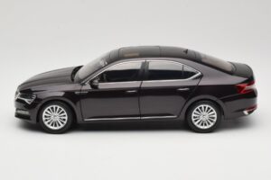 Skoda Superb Mk3 Negro Paudi Model 1:18 ZSS000006BLA Metal - imagen 4 de 8