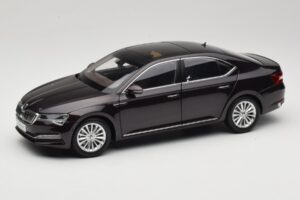 Skoda Superb Mk3 Negro Paudi Model 1:18 ZSS000006BLA Metal