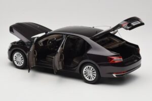 Skoda Superb Mk3 Negro Paudi Model 1:18 ZSS000006BLA Metal - imagen 5 de 8