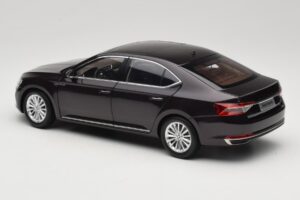 Skoda Superb Mk3 Negro Paudi Model 1:18 ZSS000006BLA Metal - imagen 7 de 8