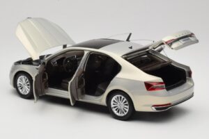 Skoda Superb Mk3 Dorado Paudi Model 1:18 ZSS000006GOLD Metal - imagen 5 de 8