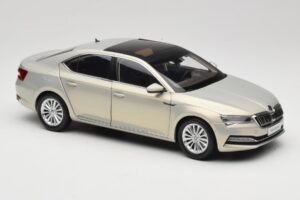 Skoda Superb Mk3 Dorado Paudi Model 1:18 ZSS000006GOLD Metal - imagen 6 de 8