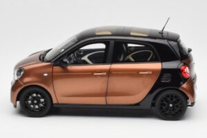 Smart Forfour W453 Negro Hazel Marrón Norev 1:18 B66960299 Metal - imagen 4 de 8