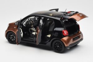 Smart Forfour W453 Negro Hazel Marrón Norev 1:18 B66960299 Metal - imagen 5 de 8