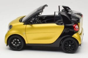 Smart Fortwo 453 Cabriolet Negro Y Amarillo Norev 1:18 B66960289 Metal - imagen 4 de 8