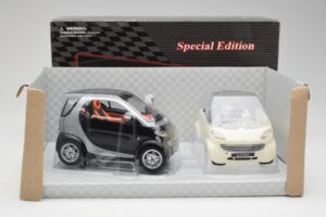 Smart Fortwo Negro & Blanco Maisto 1:18 56045 Metal - imagen 2 de 3