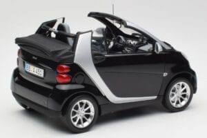 Smart Fortwo Descapotable W451 Negro & Plata Minichamps 1:18 Q0022566V001C18Q00 Metal - imagen 3 de 8