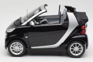 Smart Fortwo Descapotable W451 Negro & Plata Minichamps 1:18 Q0022566V001C18Q00 Metal - imagen 4 de 8