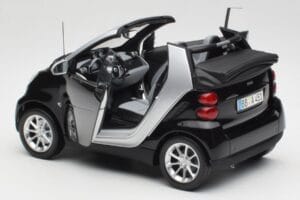 Smart Fortwo Descapotable W451 Negro & Plata Minichamps 1:18 Q0022566V001C18Q00 Metal - imagen 5 de 8