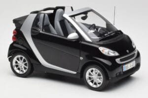 Smart Fortwo Descapotable W451 Negro & Plata Minichamps 1:18 Q0022566V001C18Q00 Metal - imagen 6 de 8