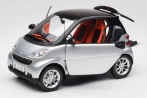 Smart Fortwo Coupé W451 Plata & Negro Minichamps 1:18 Q0022528V001C75Q00 Metal - imagen 2 de 8