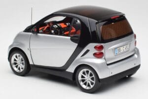 Smart Fortwo Coupé W451 Plata & Negro Minichamps 1:18 Q0022528V001C75Q00 Metal - imagen 7 de 8